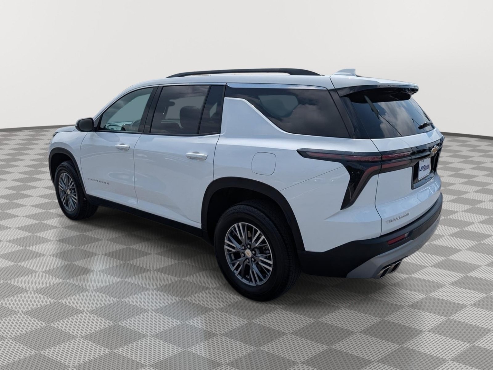 Used 2025 Chevrolet Traverse LT FWD image 3