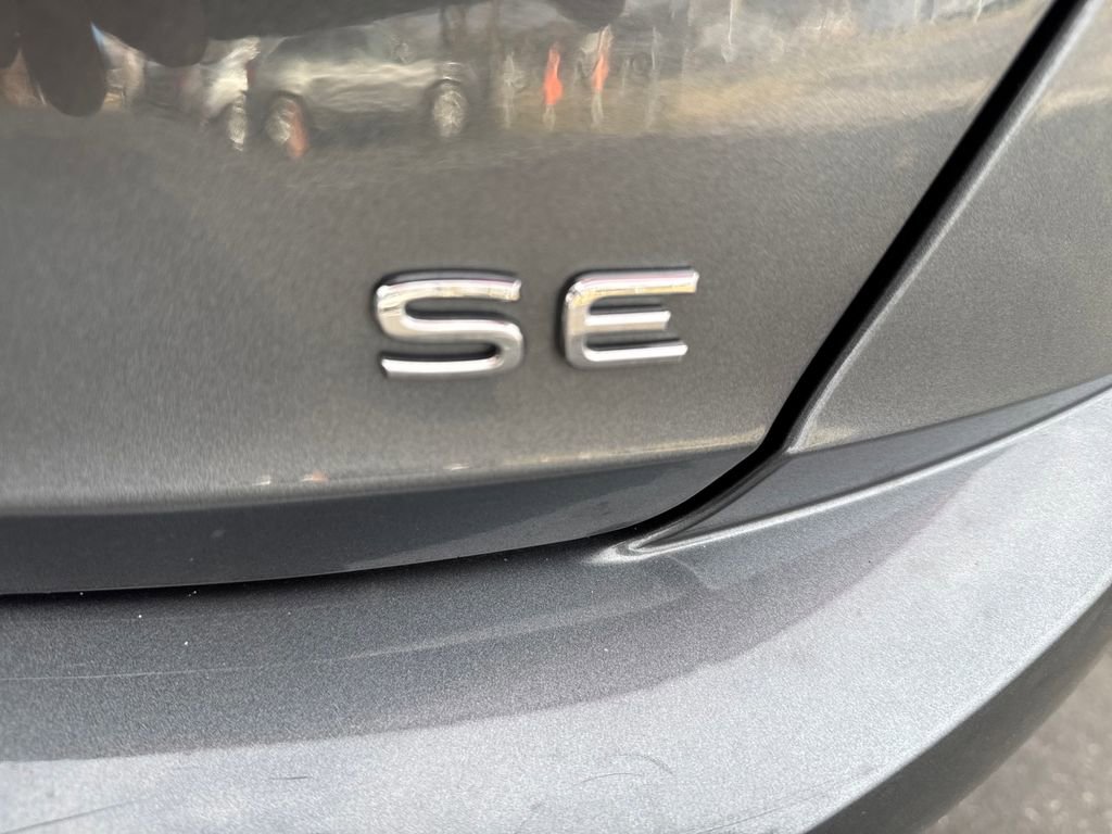 Used 2024 Volkswagen Jetta SE image 28