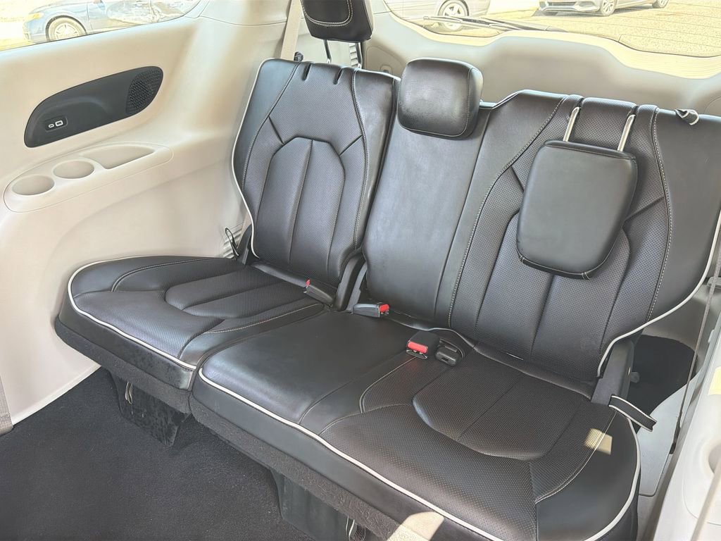 Used 2023 Chrysler Pacifica Limited FWD image 26