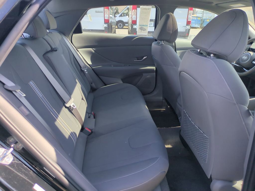 Used 2025 Hyundai Elantra SEL FWD image 29