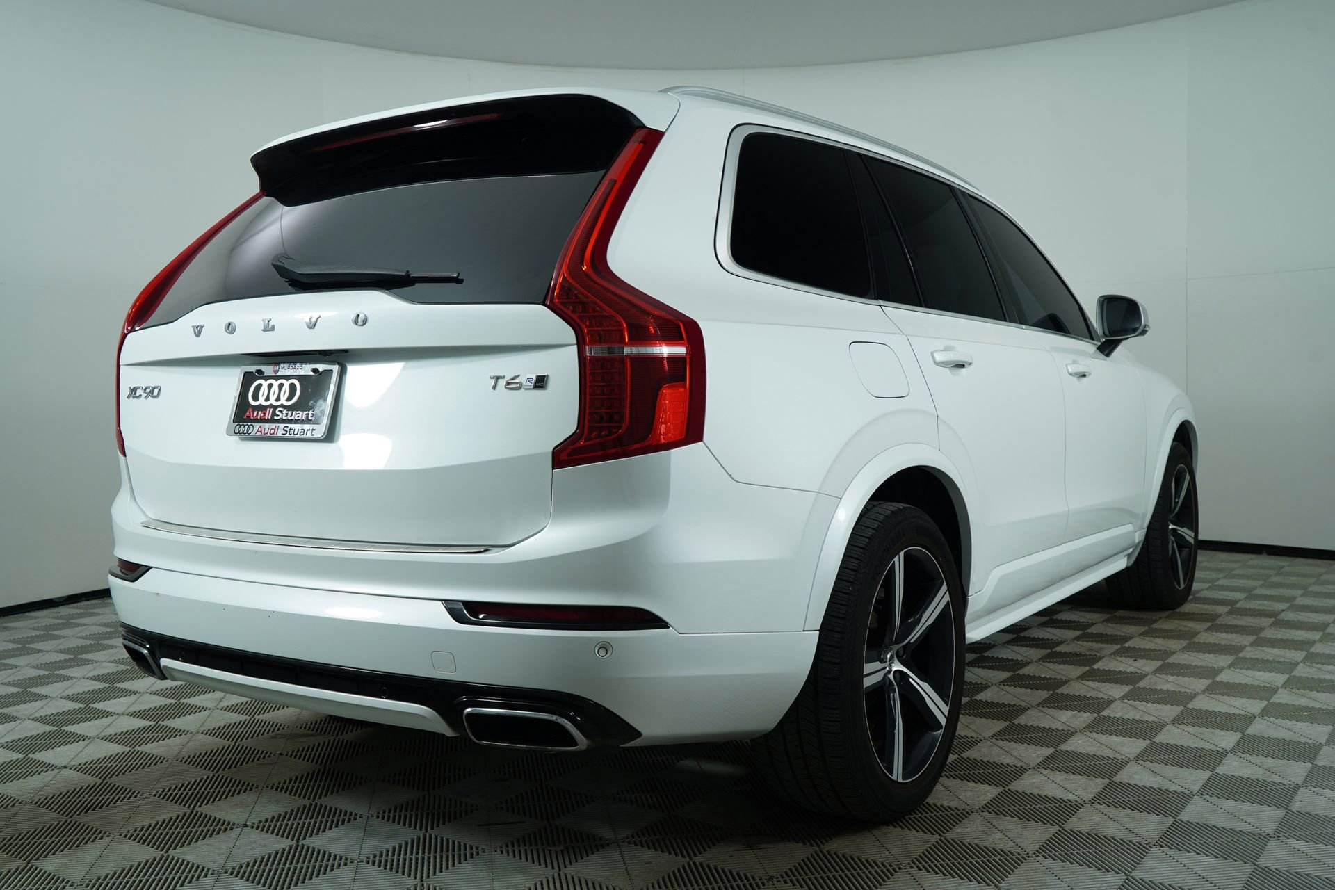 Used 2016 Volvo XC90 T6 R-Design w/ Protection Package Plus image 10