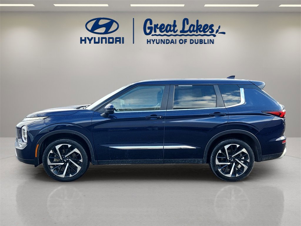 Used 2024 Mitsubishi Outlander SE image 2