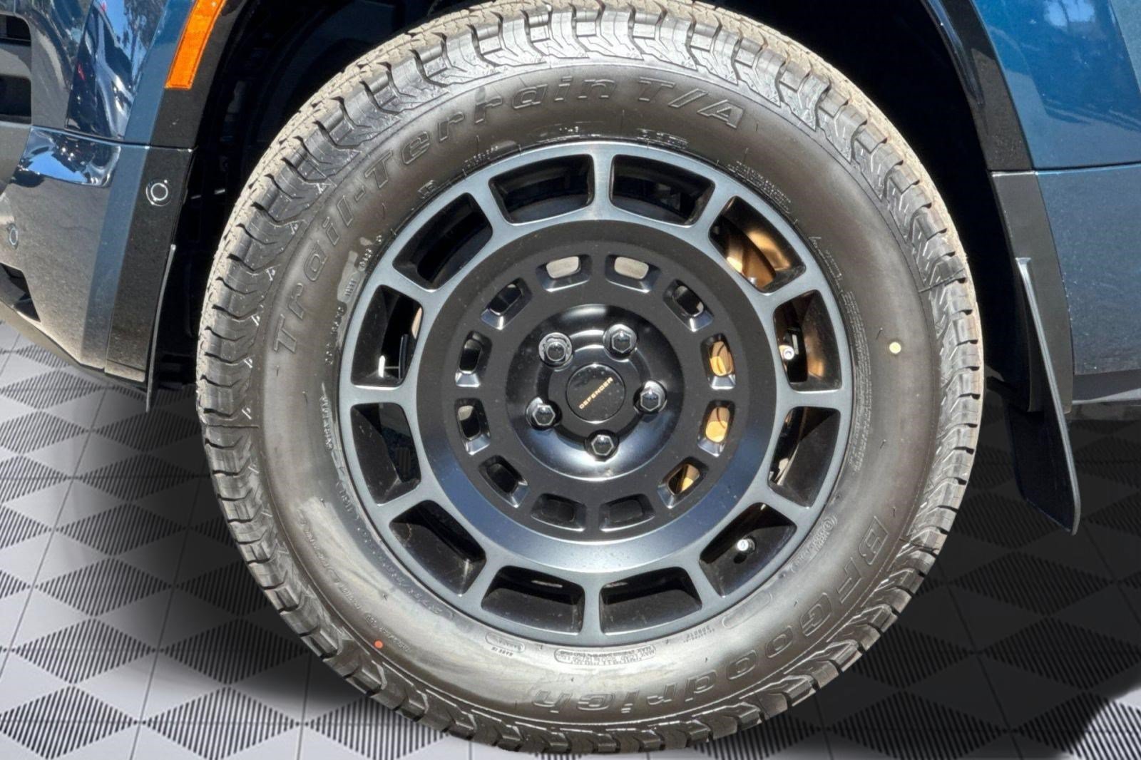 New 2026 Land Rover Defender 110 OCTA AWD/4WD image 13