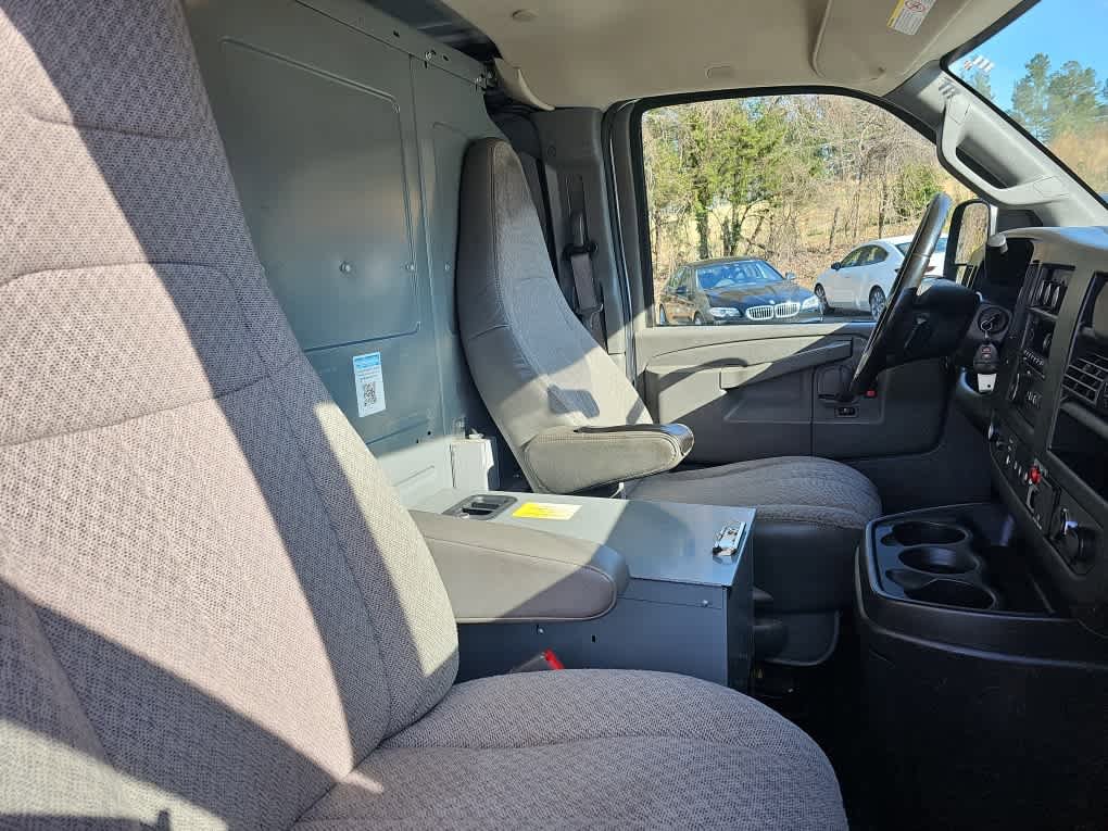 Used 2017 Chevrolet Express 2500 image 24