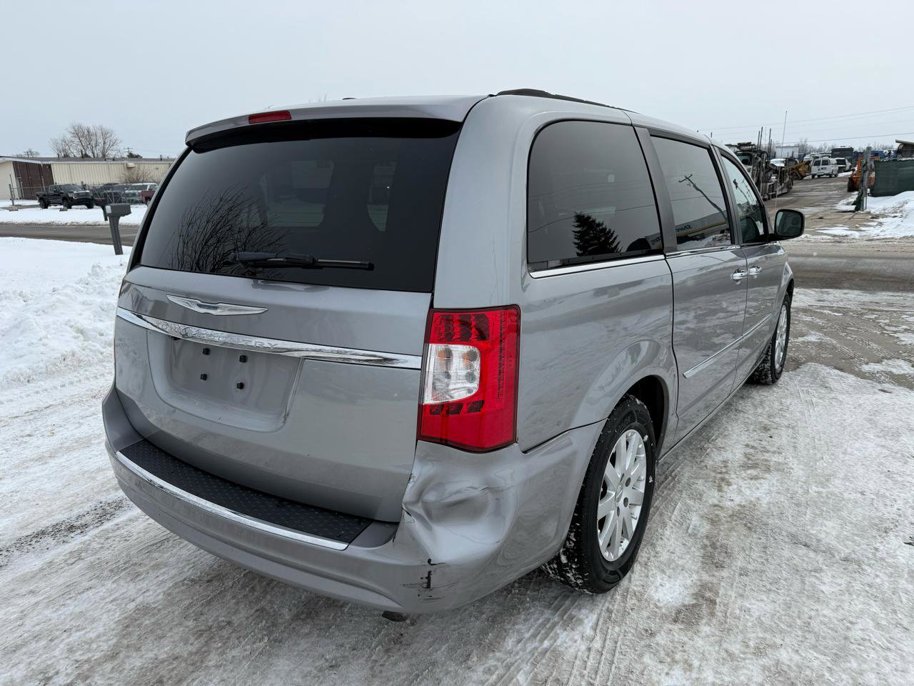 Used 2015 Chrysler Town & Country Touring w/ Driver Convenience Group image 5
