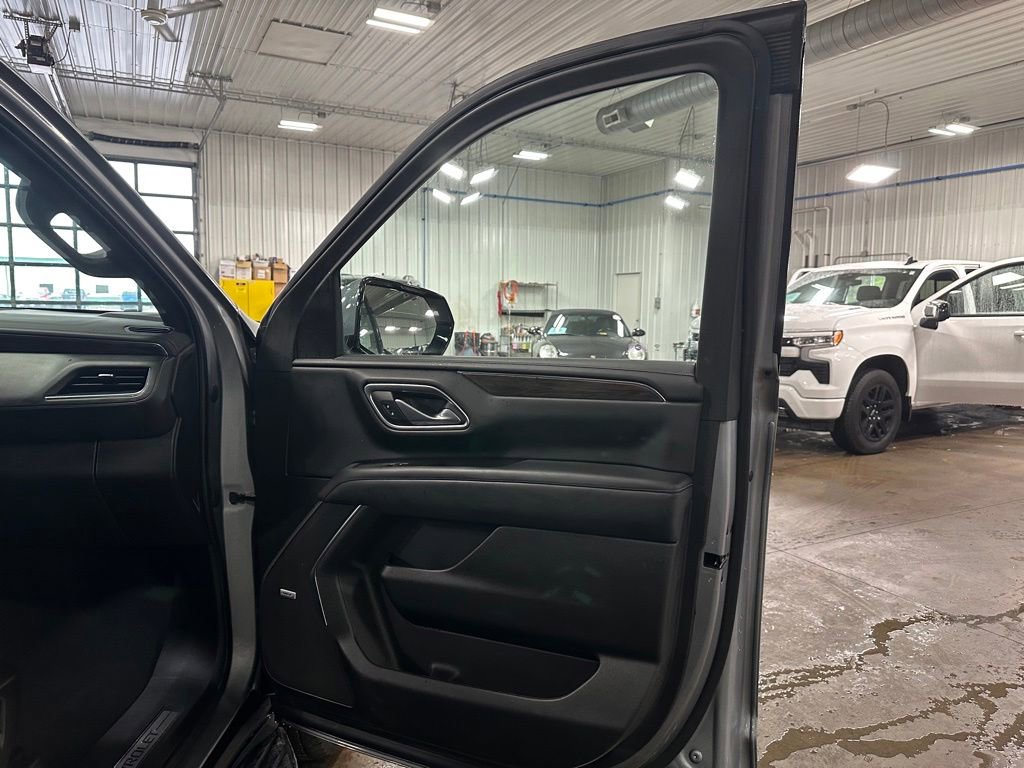 Used 2023 Chevrolet Tahoe LT w/ Luxury Package AWD/4WD image 30
