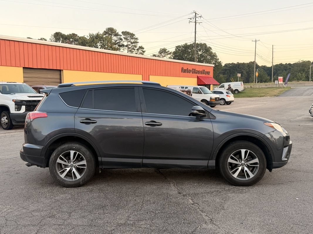 Used 2016 Toyota RAV4 XLE w/ Convenience Package AWD/4WD image 4