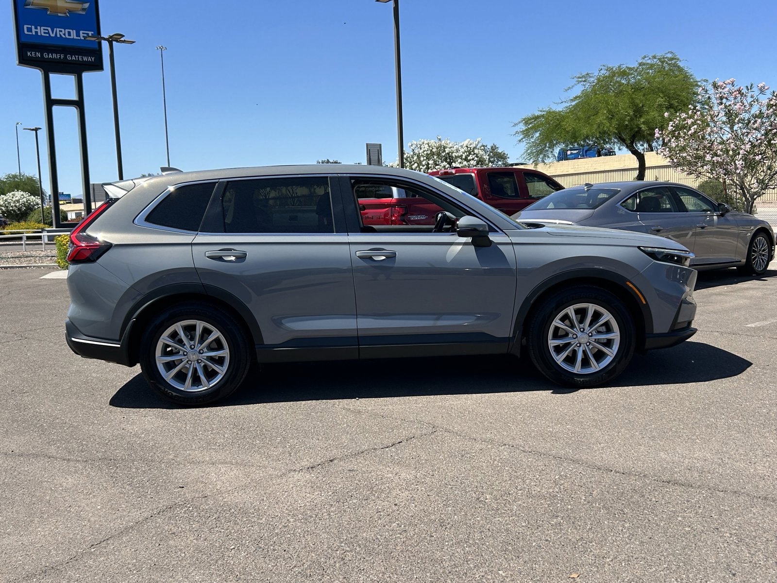 Used 2025 Honda CR-V EX image 6
