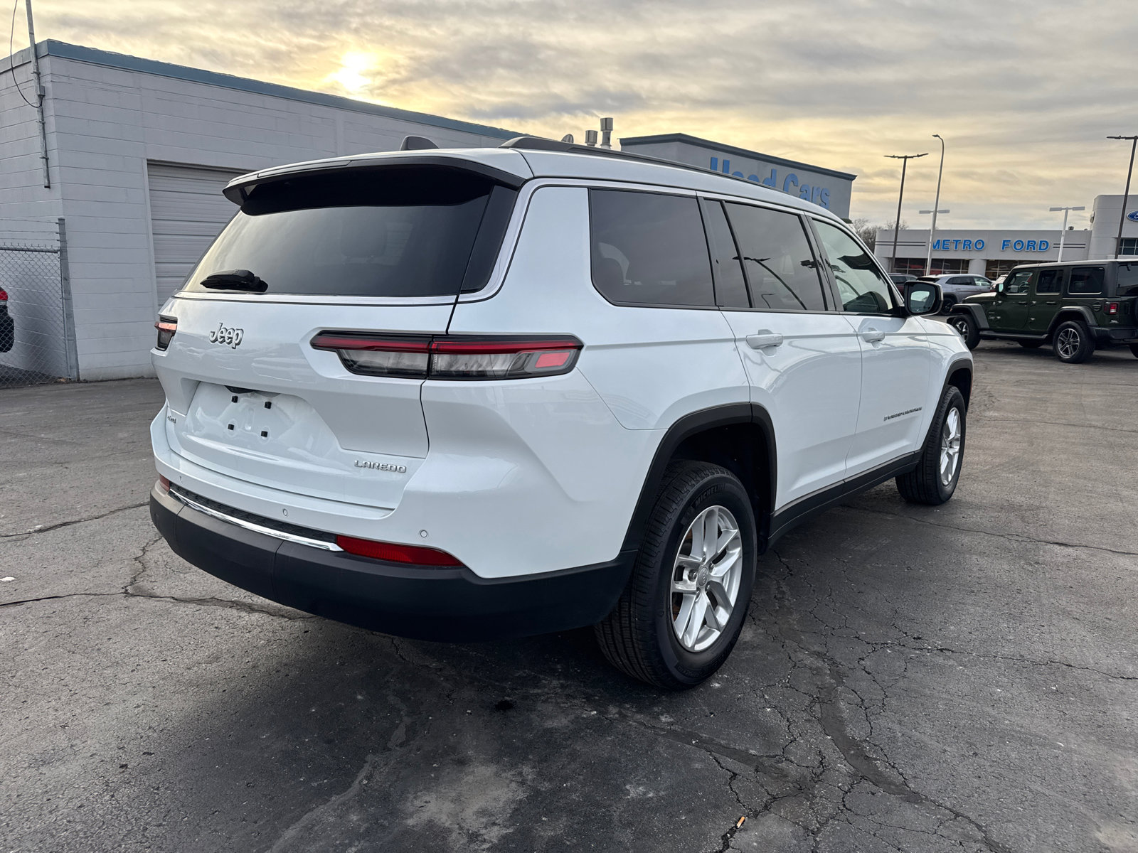 Used 2024 Jeep Grand Cherokee L Laredo AWD/4WD image 5