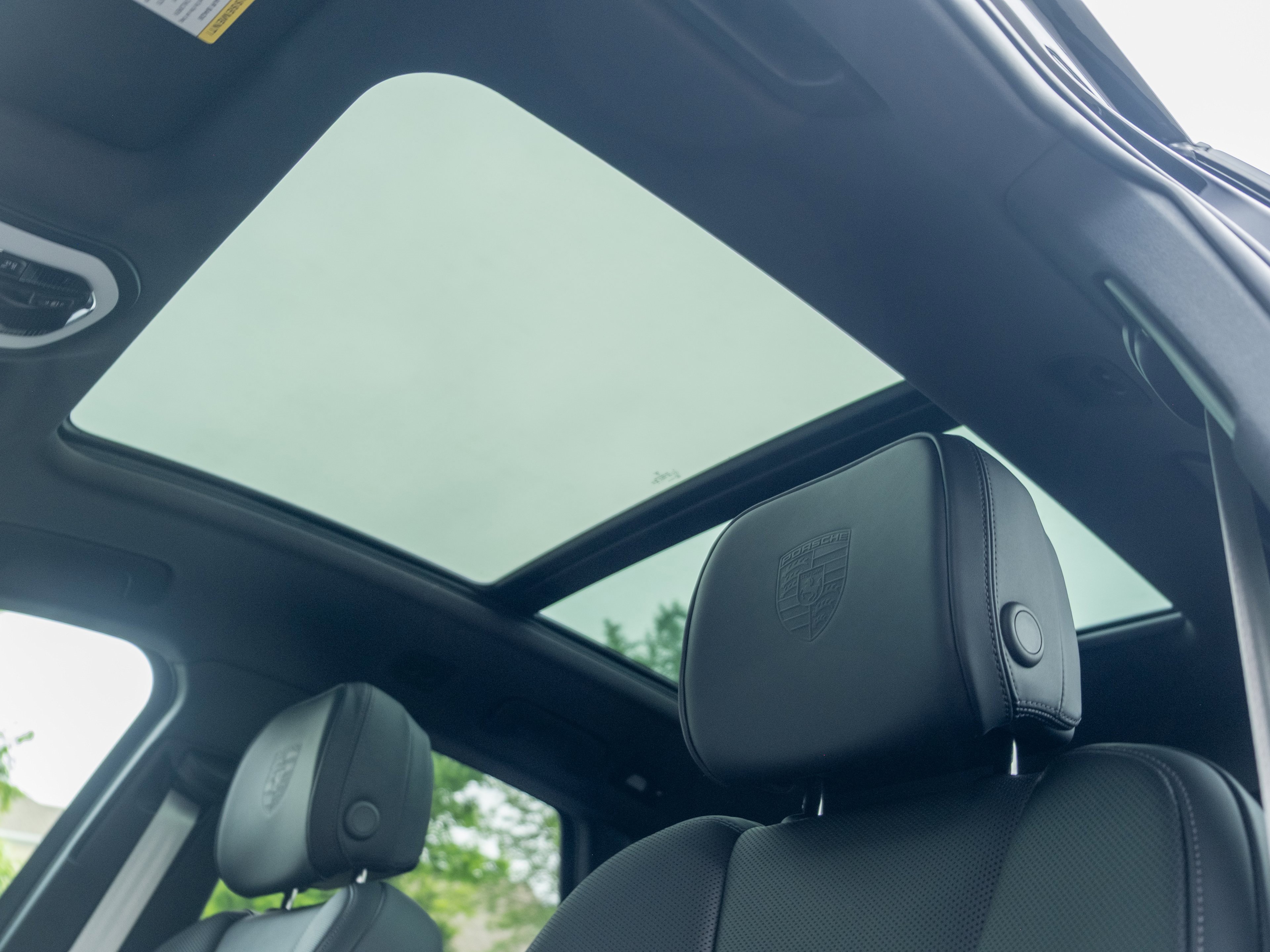 Certified 2025 Porsche Macan image 17