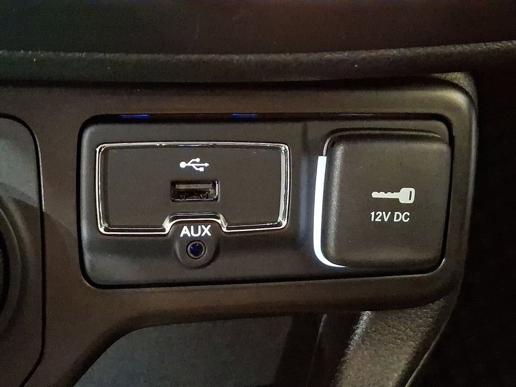 Used 2020 Jeep Renegade Latitude w/ Cold Weather Group image 20