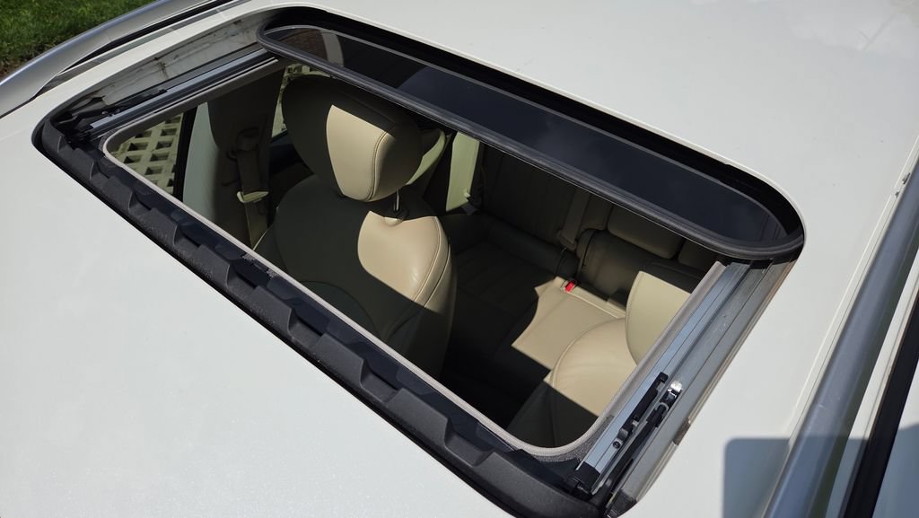 Used 2017 INFINITI QX50 AWD w/ Premium Package image 21