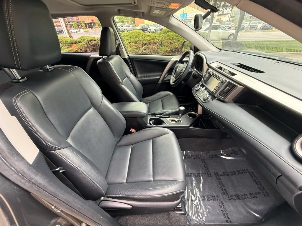 Used 2015 Toyota RAV4 Limited AWD/4WD image 38