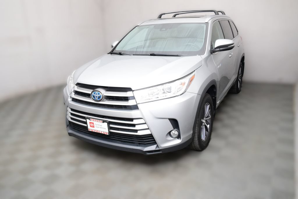 Certified 2017 Toyota Highlander XLE AWD/4WD image 1