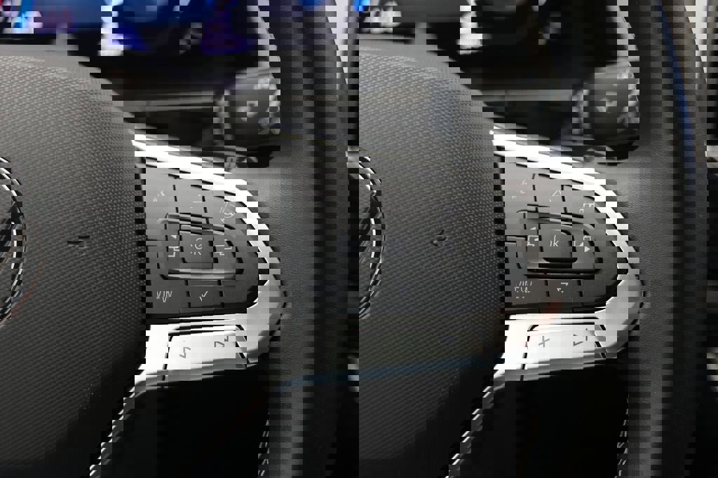 Used 2025 Volkswagen Atlas Cross Sport SE image 21