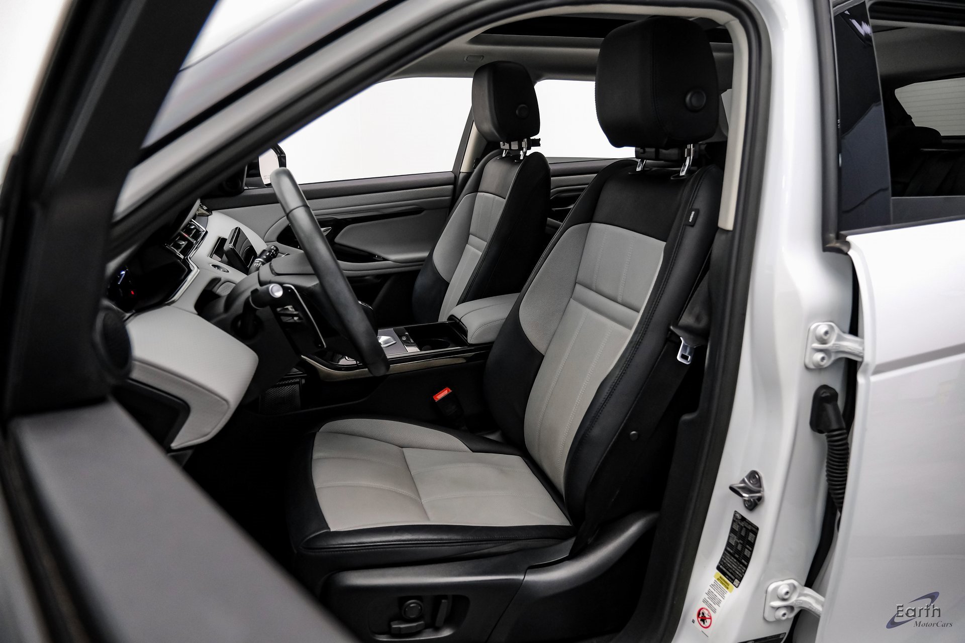 Used 2023 Land Rover Range Rover Evoque R-Dynamic S image 29