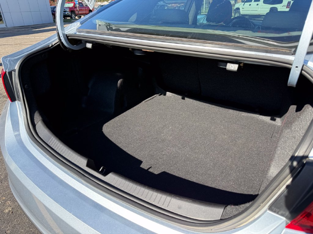 Certified 2017 Chevrolet Malibu LT w/ Leather Package FWD image 6