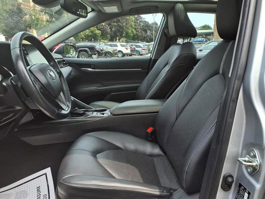 Used 2021 Toyota Camry XSE image 19