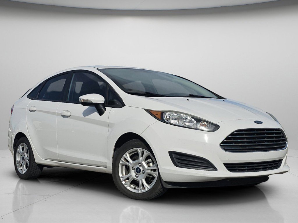 Used 2015 Ford Fiesta SE image 2