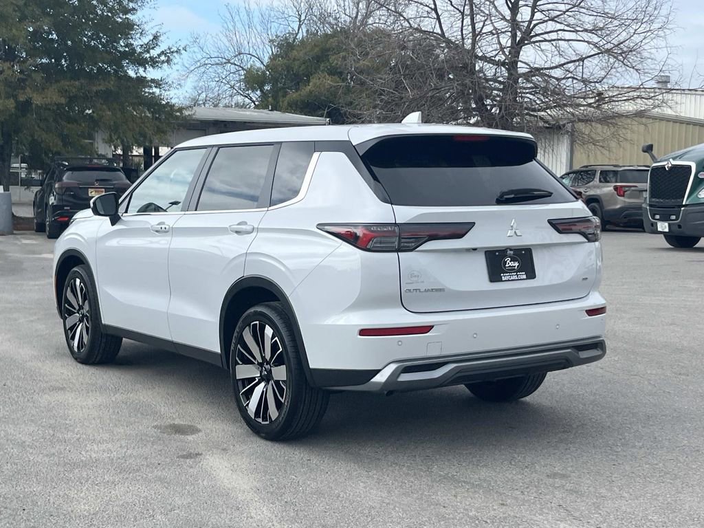 New 2026 Mitsubishi Outlander SE image 3