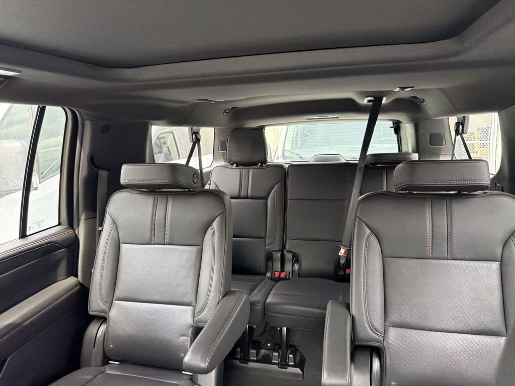 Used 2022 Chevrolet Suburban RST w/ Luxury Package RWD image 8