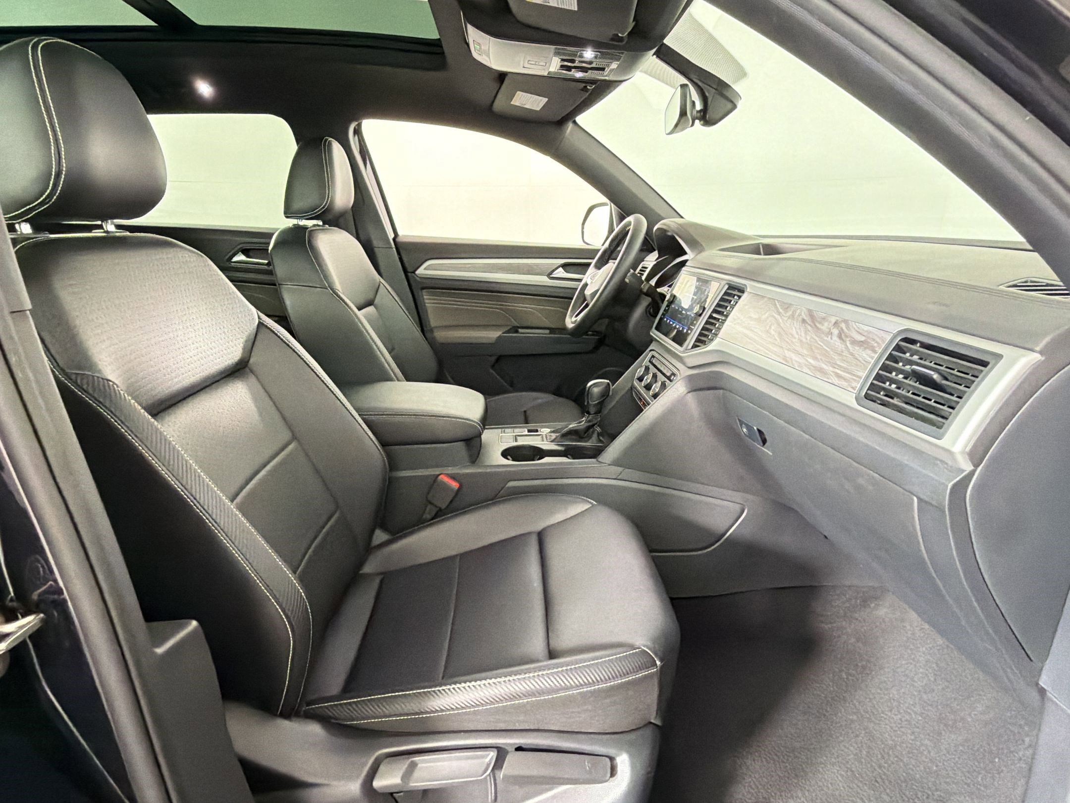 Used 2021 Volkswagen Atlas Cross Sport SE image 30