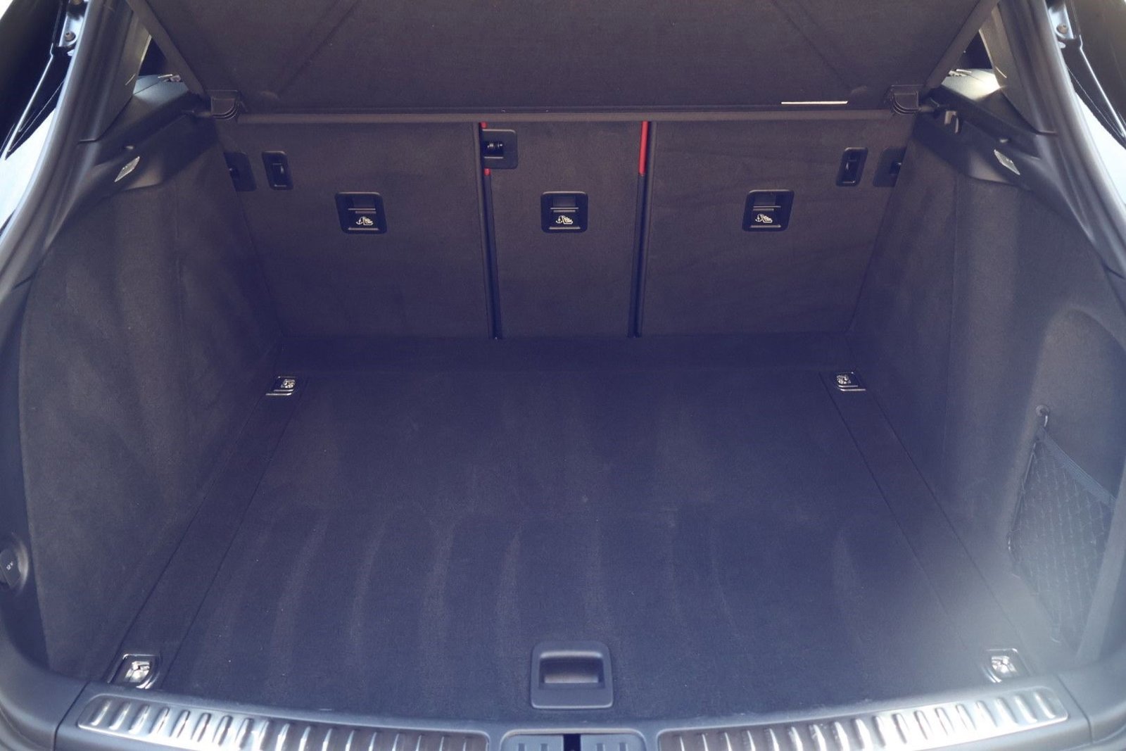 Certified 2025 Porsche Macan image 22