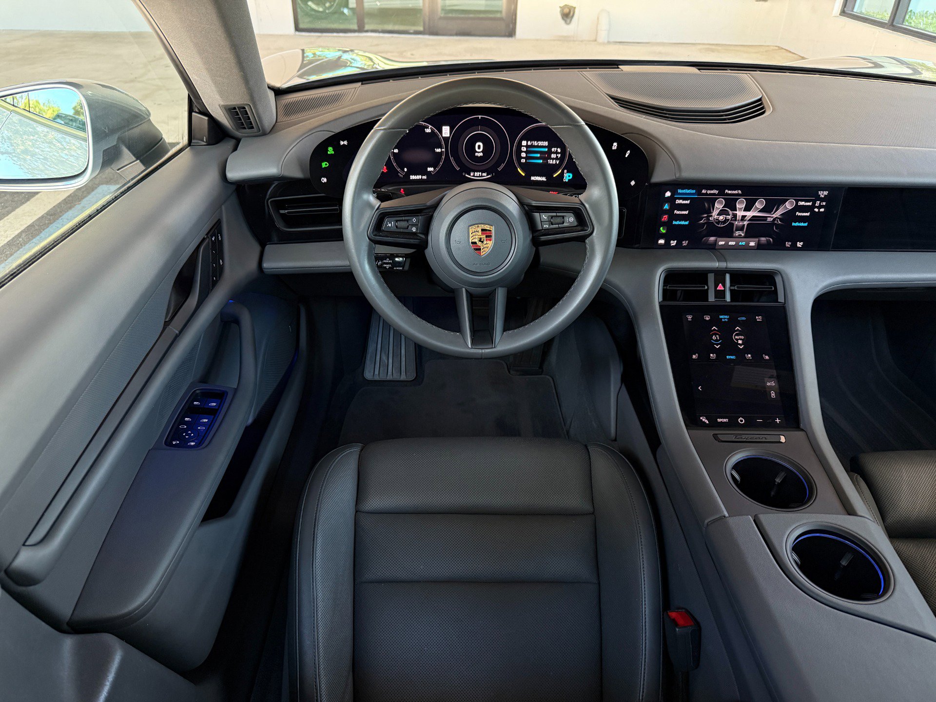 Used 2022 Porsche Taycan image 35