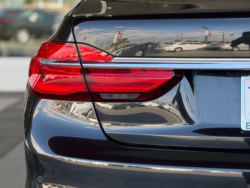 Used 2016 BMW 750i RWD image 11