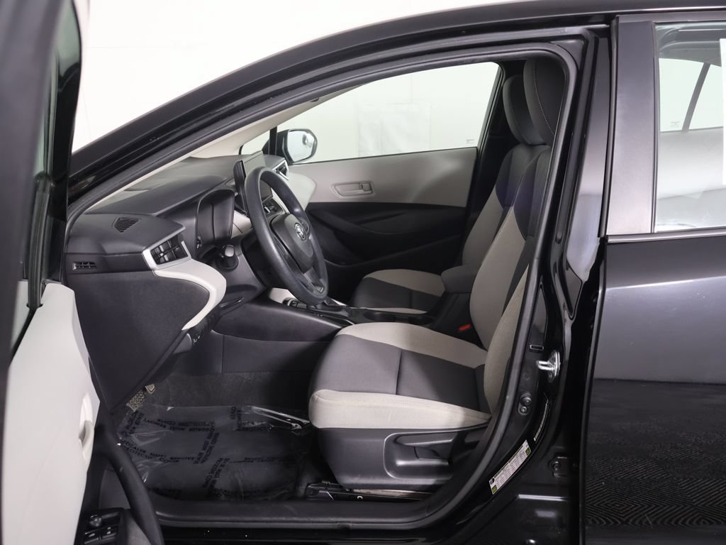 Used 2025 Toyota Corolla LE FWD image 25