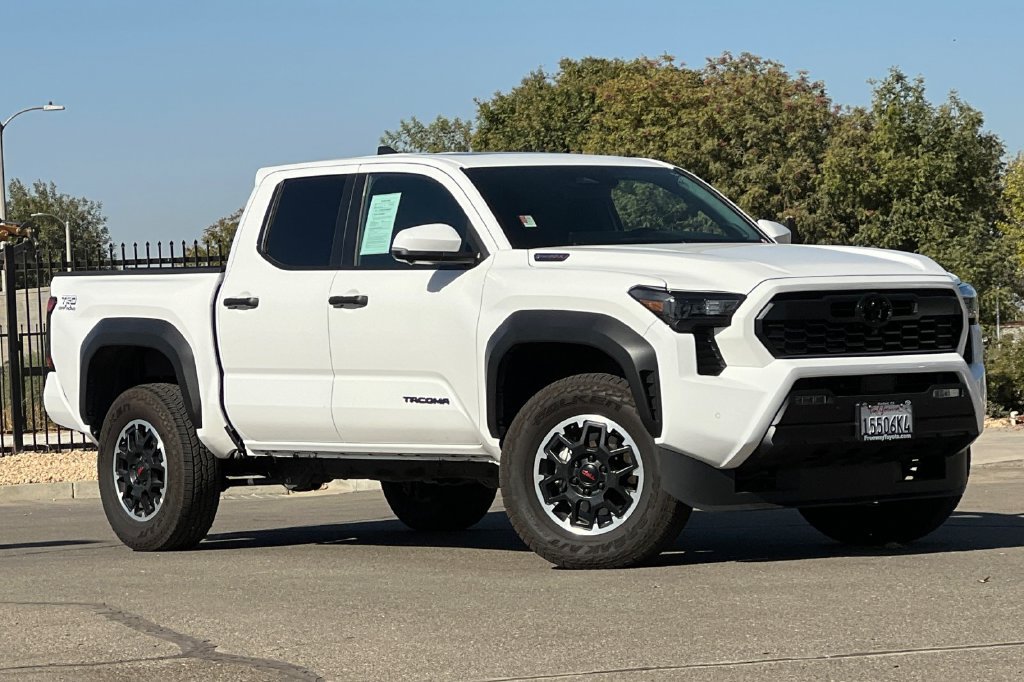 Certified 2026 Toyota Tacoma TRD Off-Road w/ TRD Off Road Premium Package AWD/4WD image 2