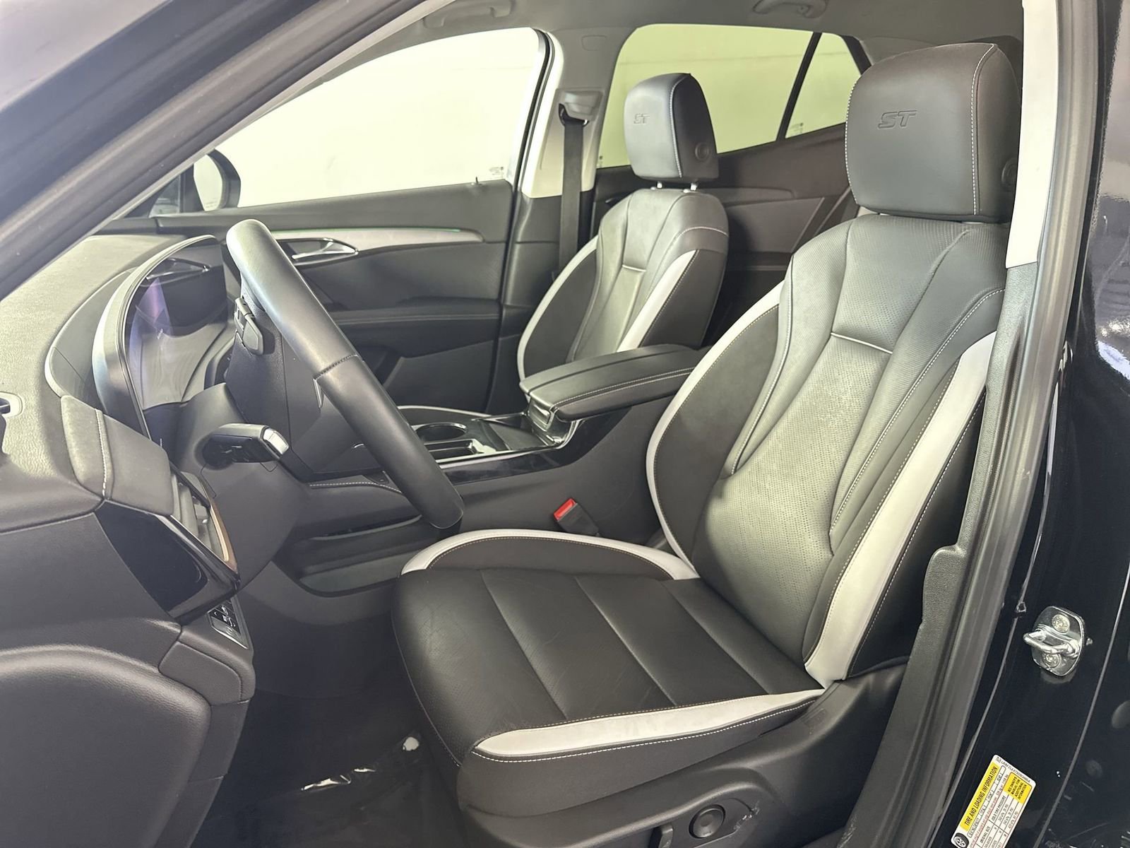 Used 2025 Buick Envision Sport Touring image 11