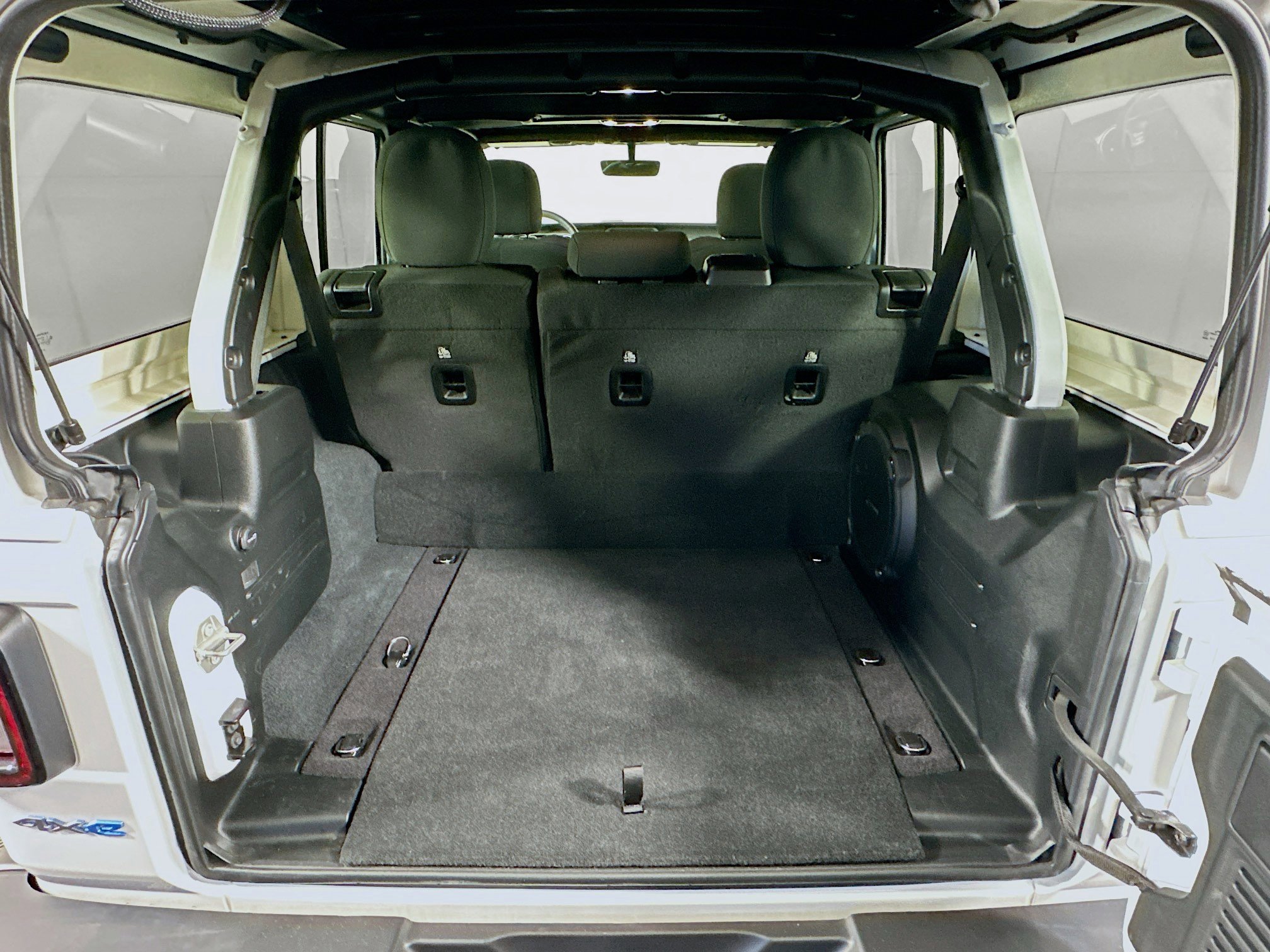 Used 2023 Jeep Wrangler Unlimited w/ Sun & Screen Package AWD/4WD image 29