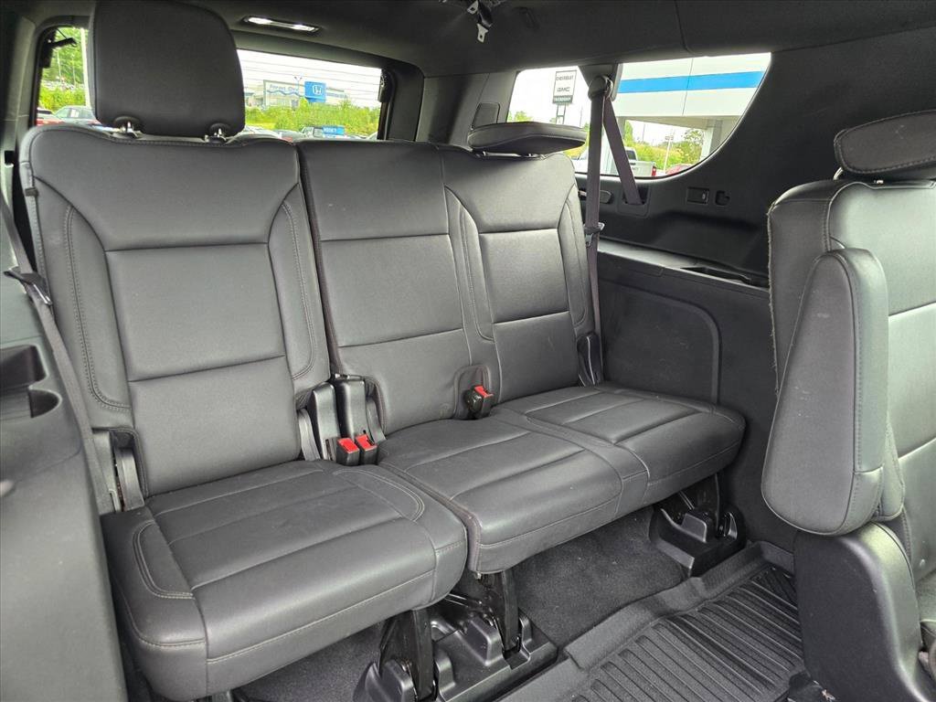 Used 2022 Chevrolet Suburban LT w/ Luxury Package RWD image 12
