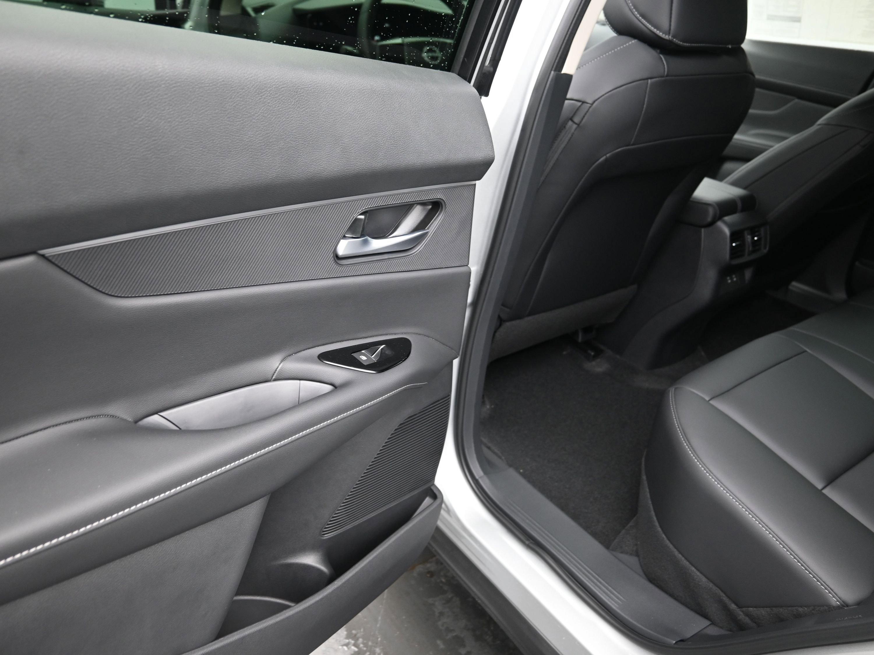 New 2025 Nissan Murano SV image 17