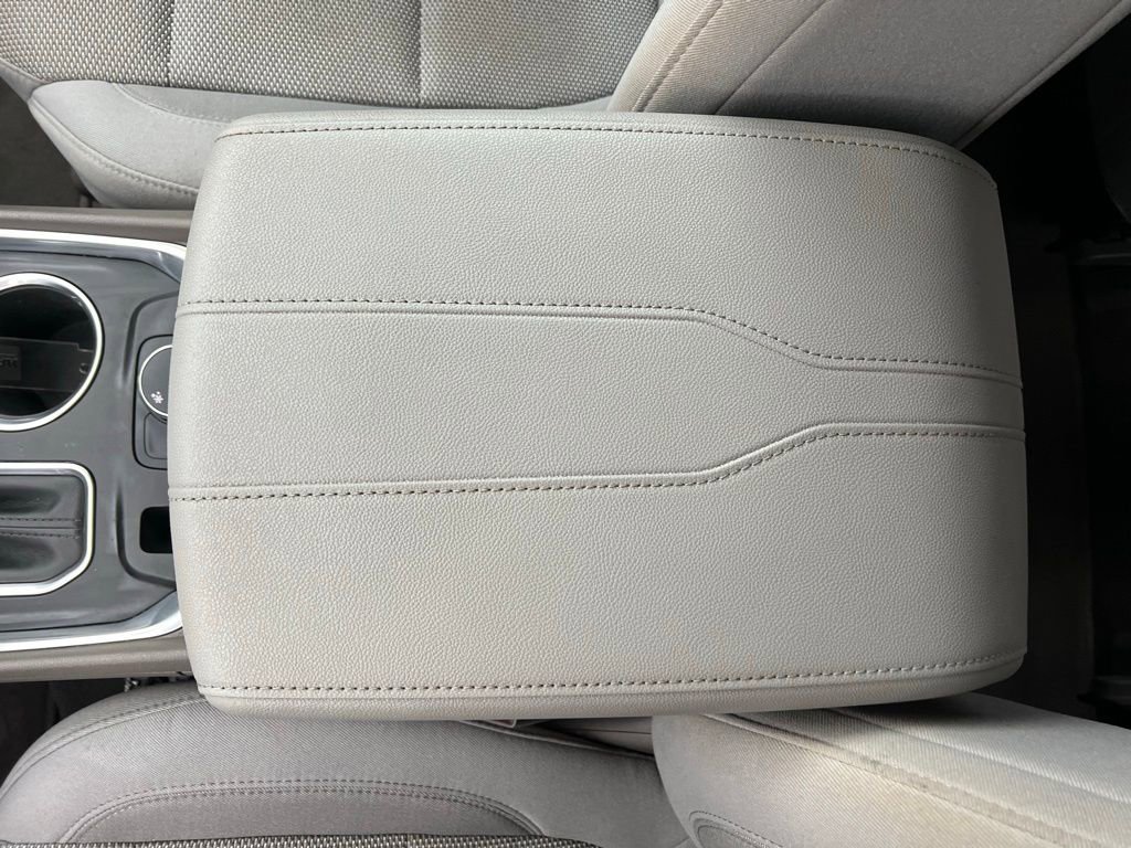 Used 2020 Chevrolet Traverse LT image 30