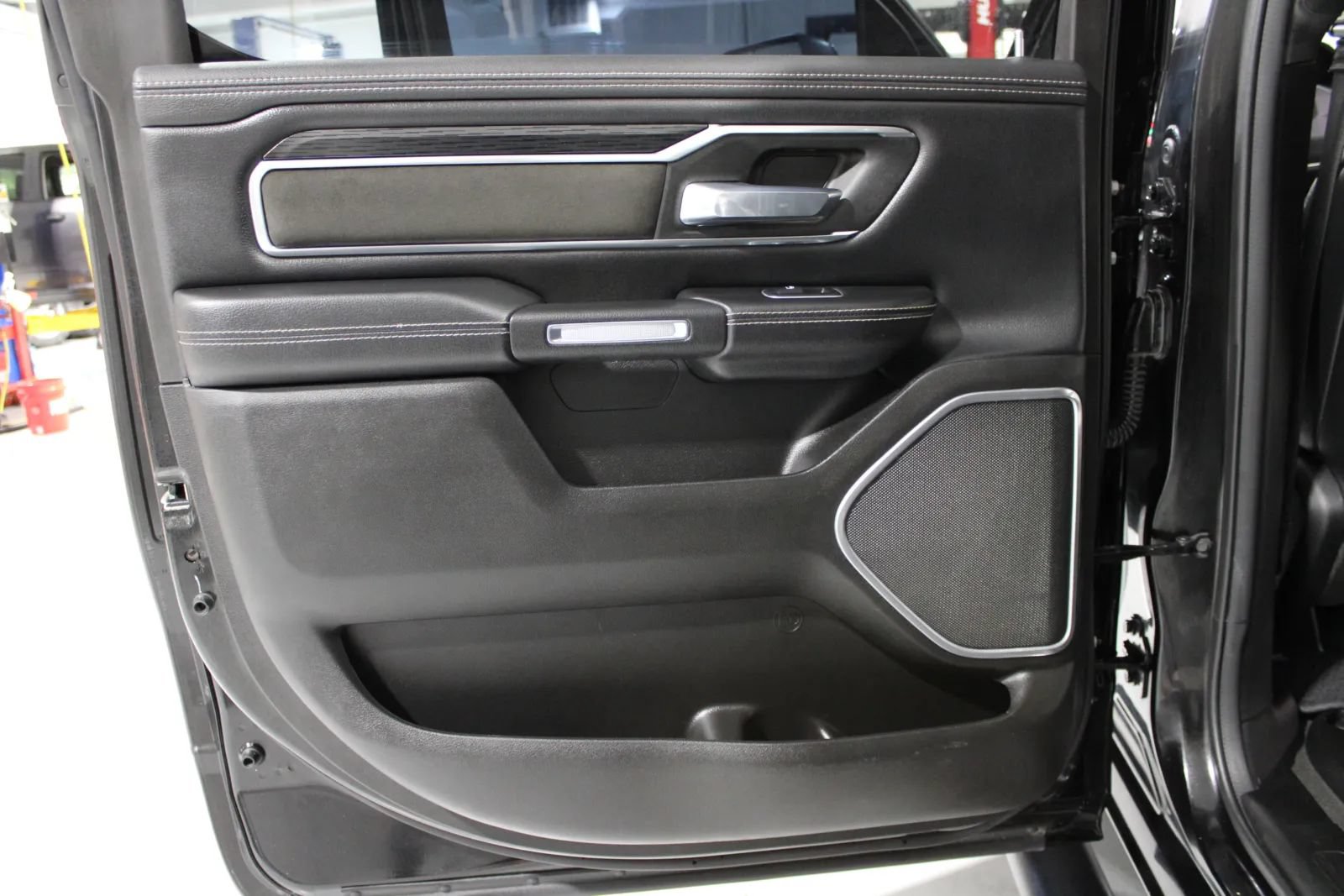 Used 2024 RAM 1500 Laramie AWD/4WD image 15