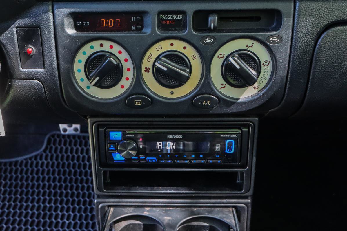 Used 2000 Toyota MR2 Base image 21