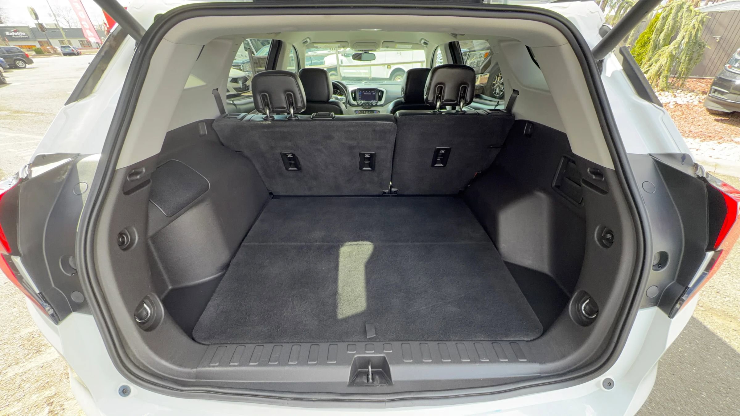 Used 2018 GMC Terrain SLT w/ Infotainment Package II image 32