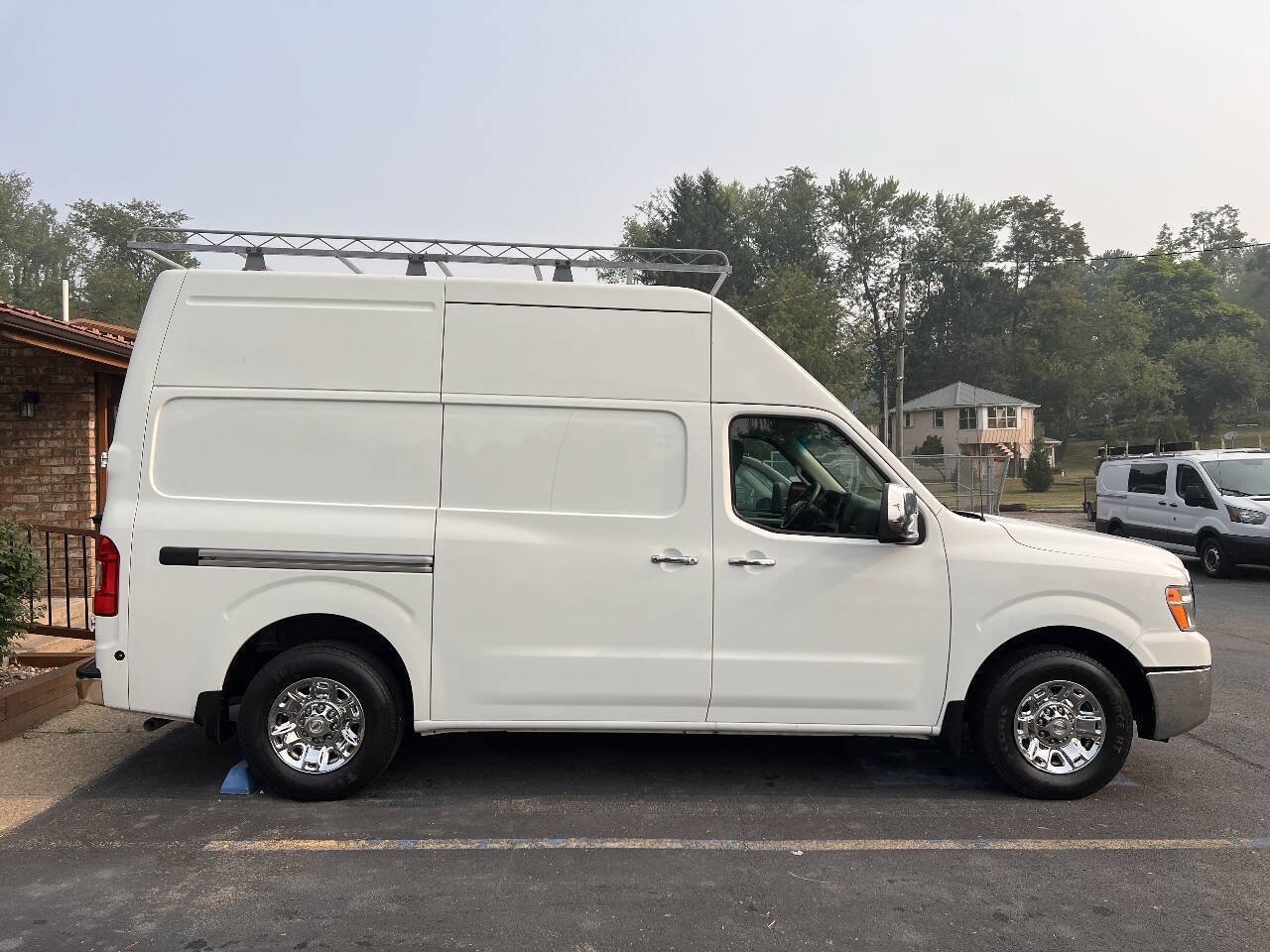 Used 2012 Nissan NV 3500 SV w/ Technology Pkg RWD image 2