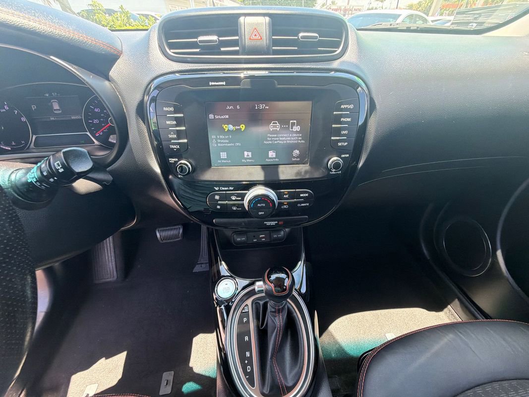 Used 2017 Kia Soul ! FWD image 12