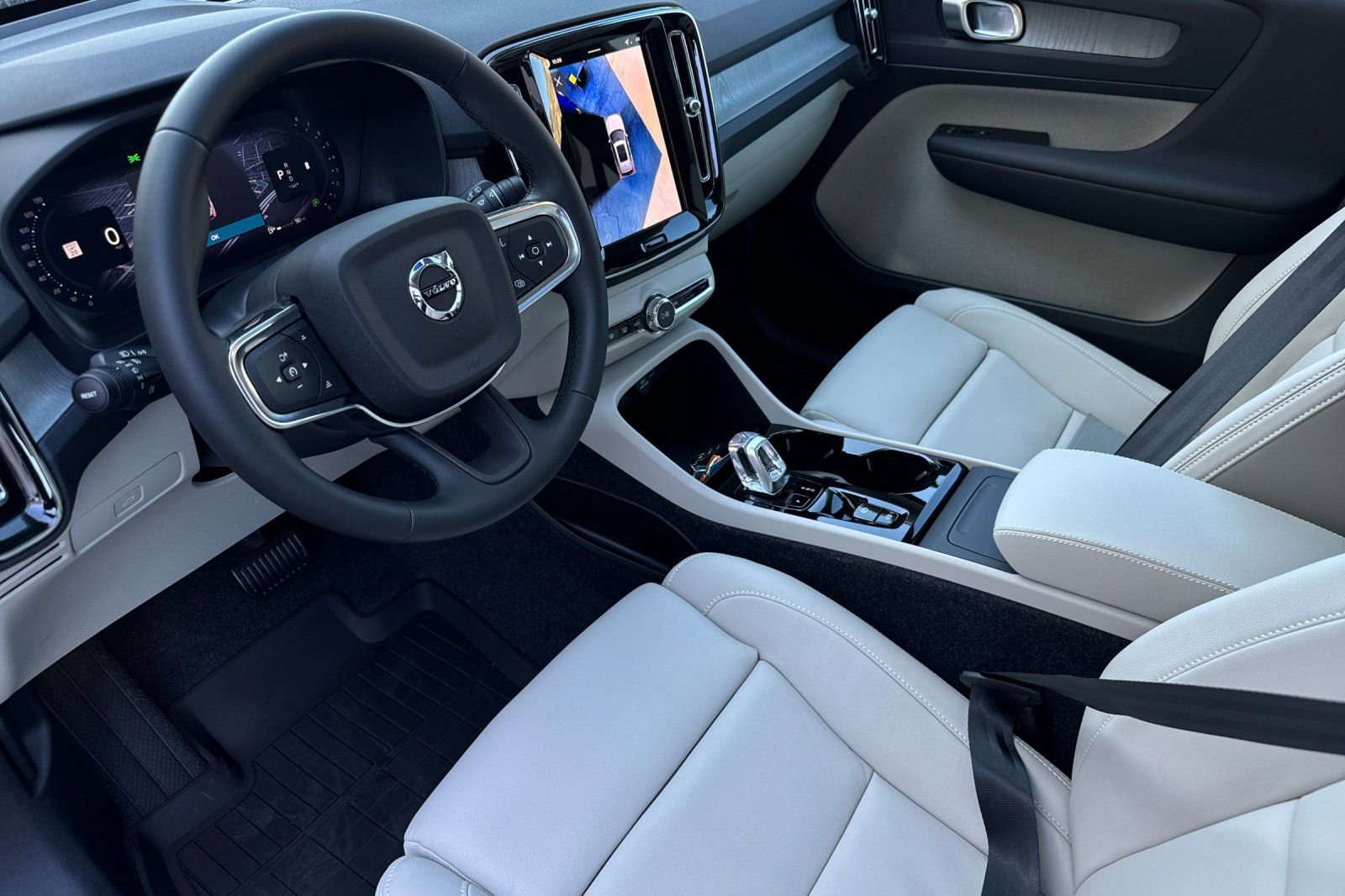 New 2026 Volvo XC40 B5 Plus w/ Protection Package Premier image 10