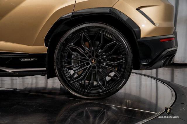 Used 2025 Lamborghini Urus SE AWD/4WD image 12