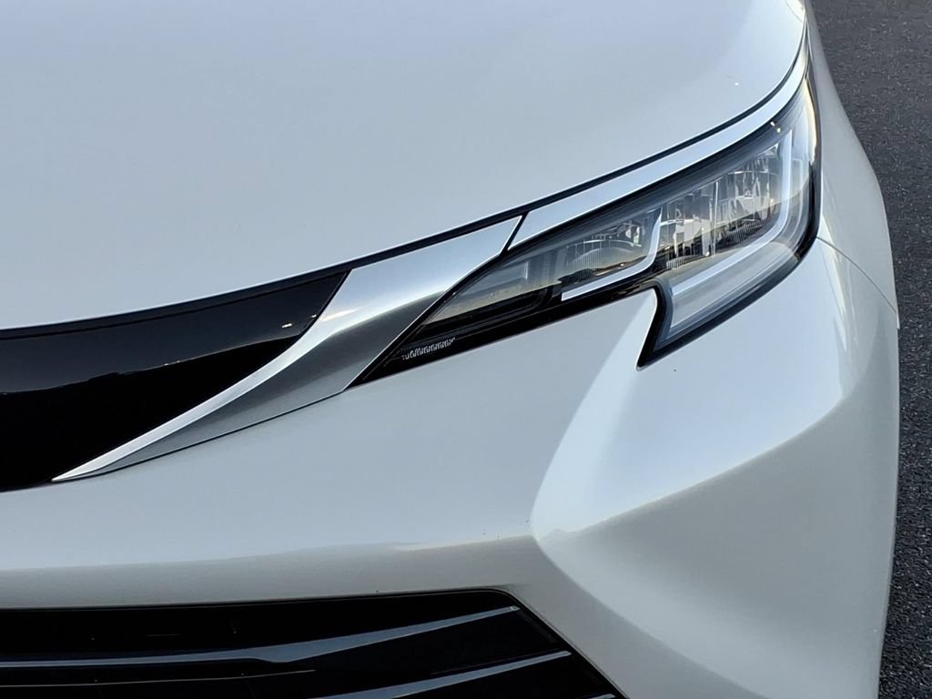 Used 2024 Toyota Sienna Limited AWD/4WD image 8