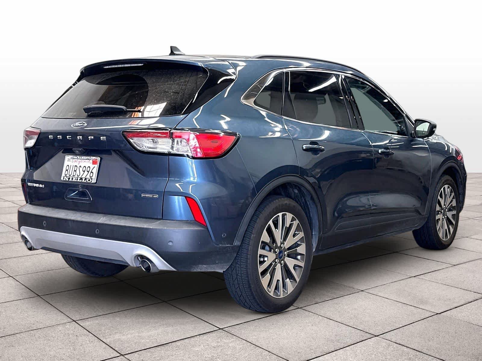 Used 2020 Ford Escape Titanium w/ Titanium Premium Package 2.0 AWD/4WD image 16