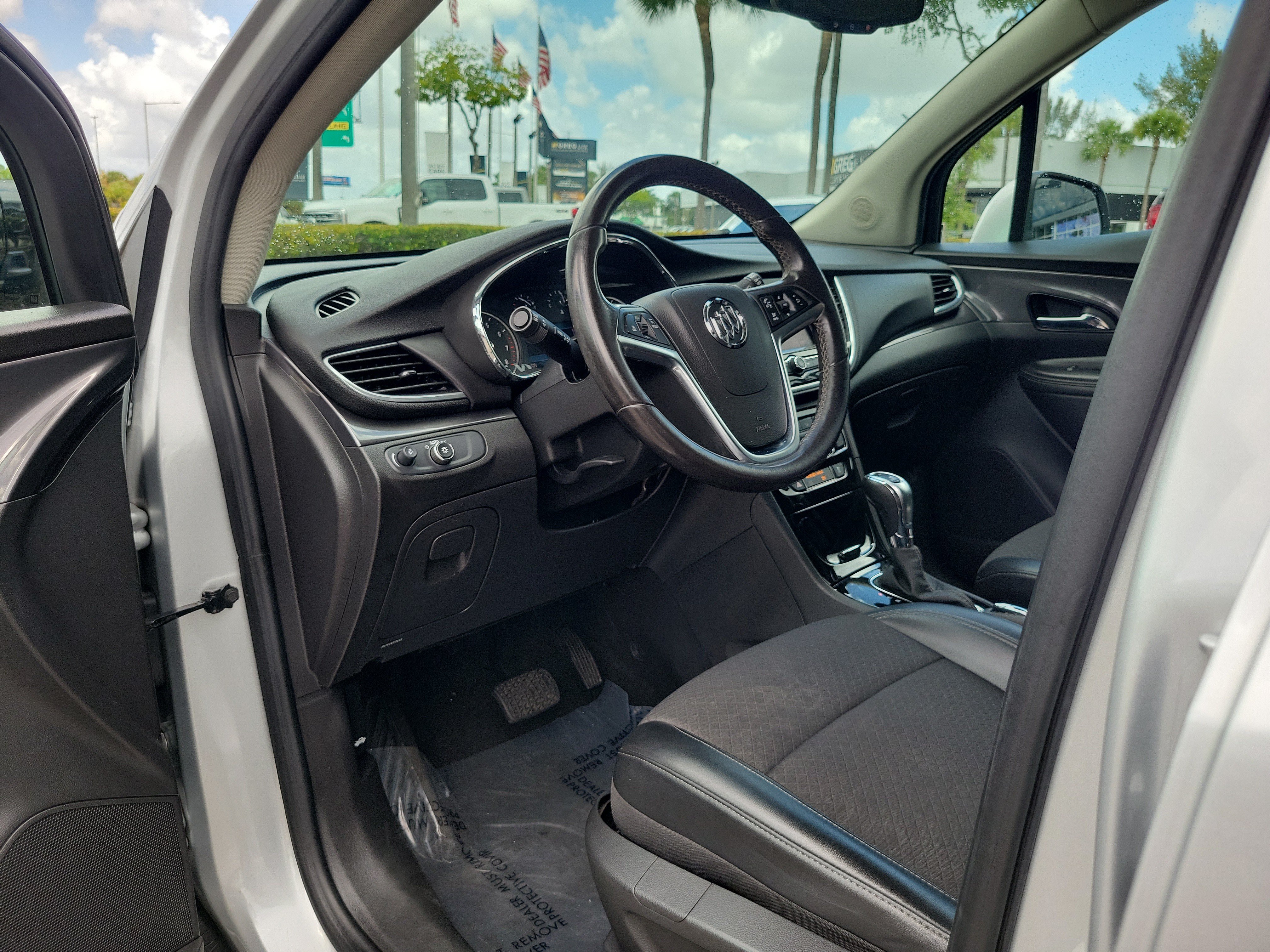 Used 2022 Buick Encore Preferred FWD image 9