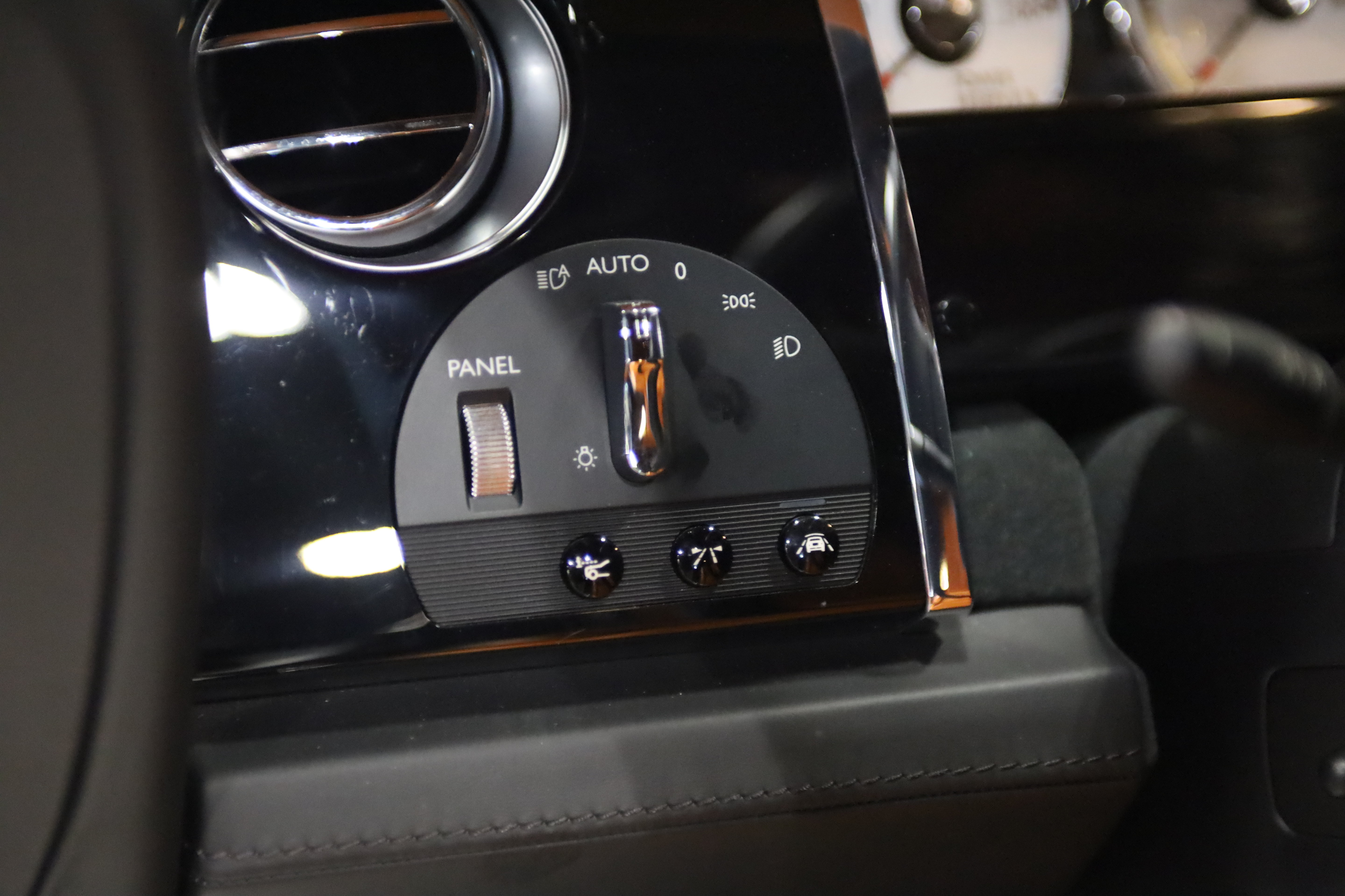 Used 2021 Rolls-Royce Wraith w/ Rolls-Royce Signature Package RWD image 20