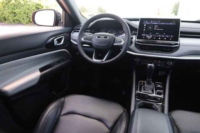 Used 2025 Jeep Compass Limited AWD/4WD image 22