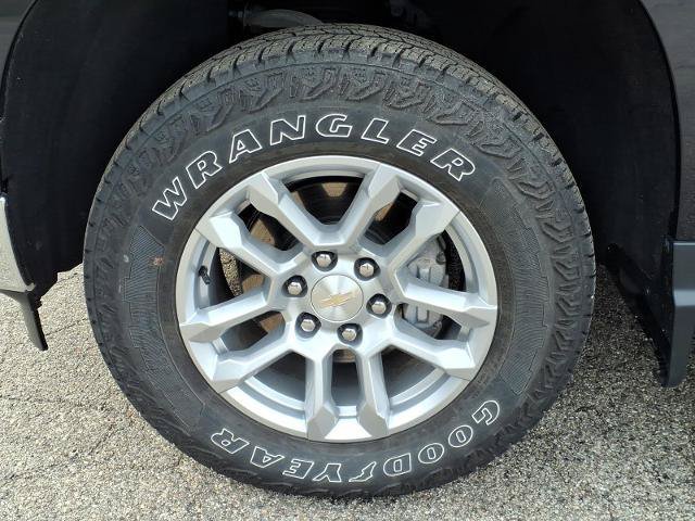 Used 2023 Chevrolet Silverado 1500 LT w/ Z71 Off-Road Package AWD/4WD image 10