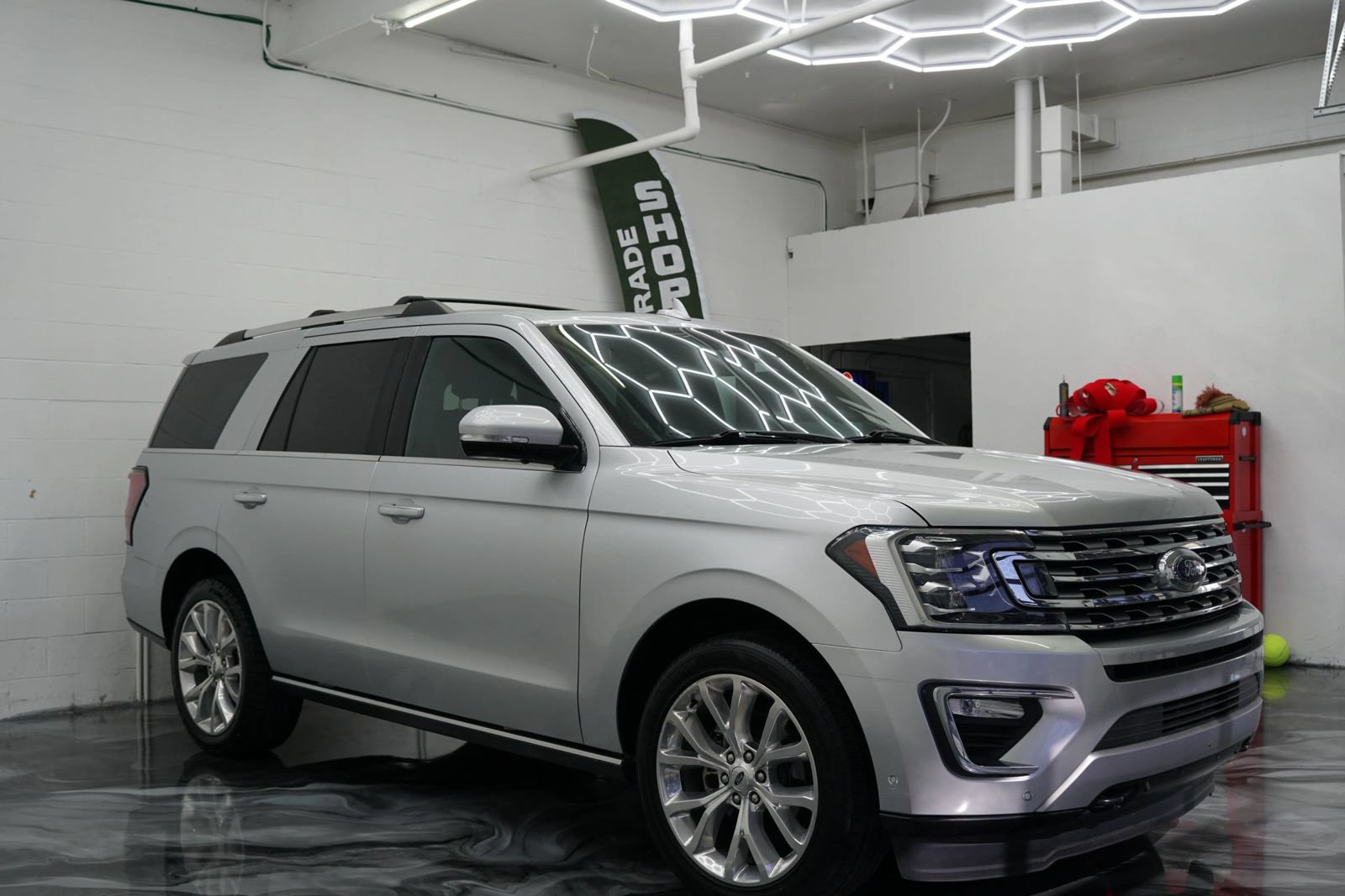 Used 2019 Ford Expedition Limited w/ Equipment Group 302A AWD/4WD image 6